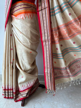 Load image into Gallery viewer, Karvati Kinaar Vidarbha Tussar Jaala Palla Saree