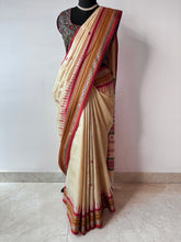 Load image into Gallery viewer, Karvati Kinaar Vidarbha Tussar Jaala Palla Saree