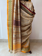 Load image into Gallery viewer, Karvati Kinaar Vidarbha Tussar Jaala Palla Saree