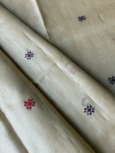 Load image into Gallery viewer, Karvati Kinaar Vidarbha Tussar Handwoven Saree