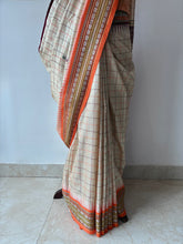 Load image into Gallery viewer, Karvati Kinaar Vidarbha Tussar Jaala Palla Saree