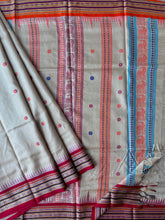 Load image into Gallery viewer, Karvati Kinaar Vidarbha Tussar Jaala Palla Saree