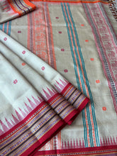 Load image into Gallery viewer, Karvati Kinaar Vidarbha Tussar Jaala Palla Saree