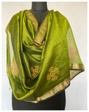 Load image into Gallery viewer, Kasuti Hand-Embroidered Dupatta